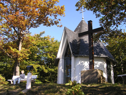 Erst im Jahre 2004 wurde diese schöne Kapelle auf dem Kreuzberg errichtet.